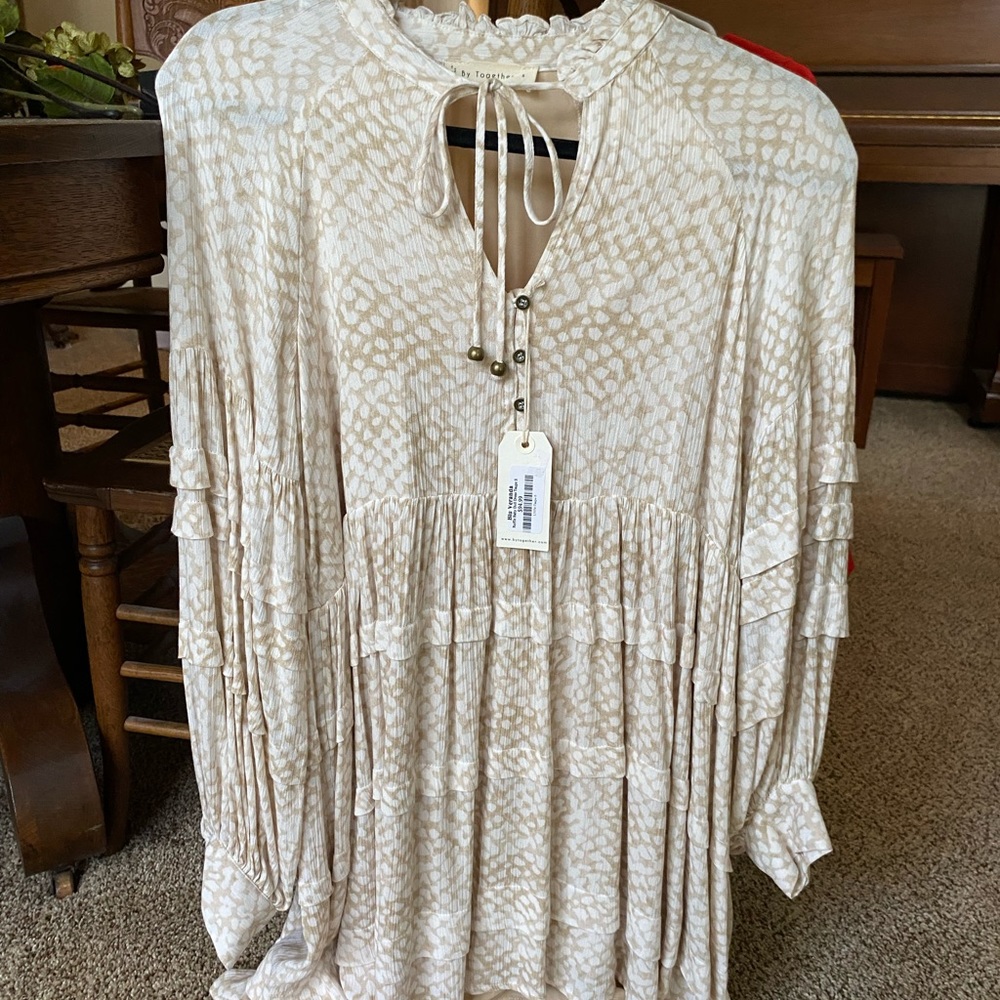 Brand new, adorable top!